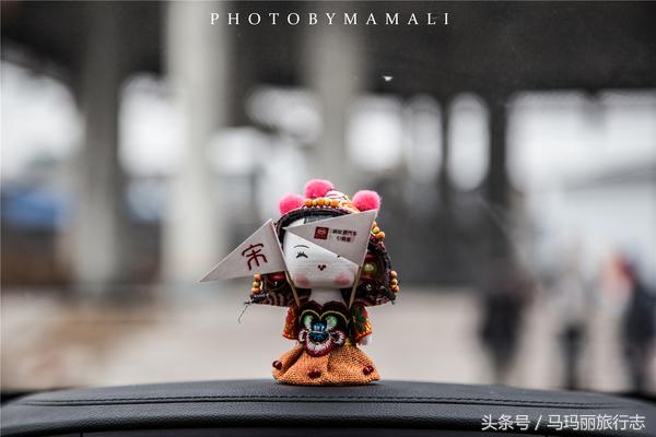 上山割茅草编茅草筐,农村割草竹筐手工编织教程