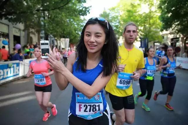 侯佩岑念错张艺兴名字被怒骂，盘点明星主持人的口误瞬间