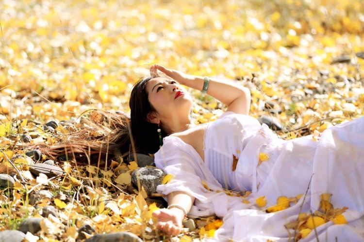 我在秋天等你是什么歌,我在秋天等你美到心碎散文