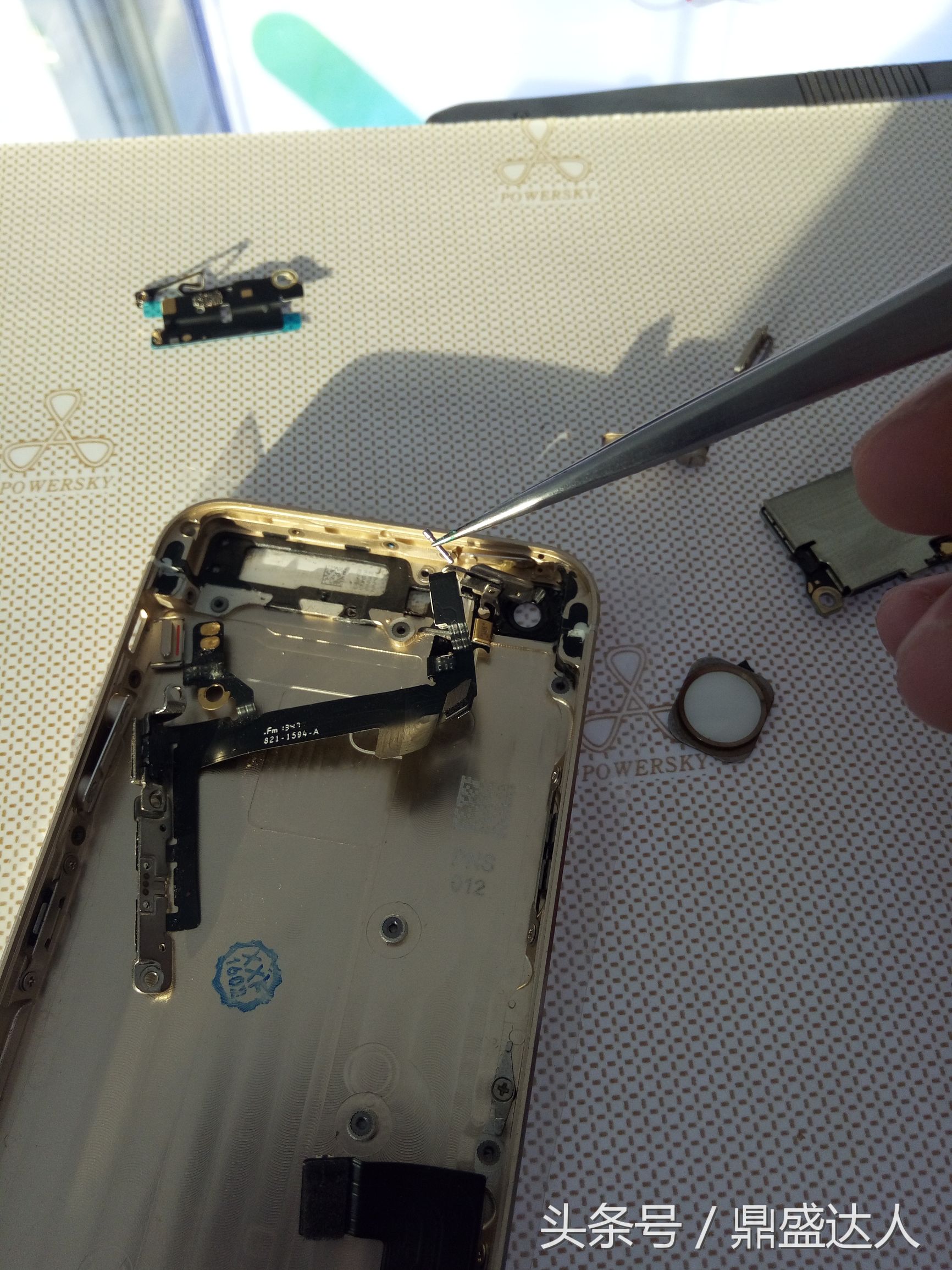 5s换壳教程视频,苹果5s拆机视频换屏幕