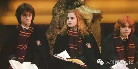 丝巾围巾搭配秋冬,丝巾围巾时髦搭配系法