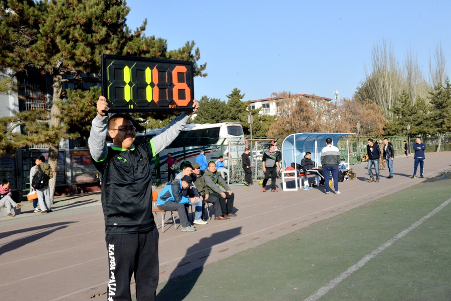 解放军走进校园,解放军进学校和小学生互动