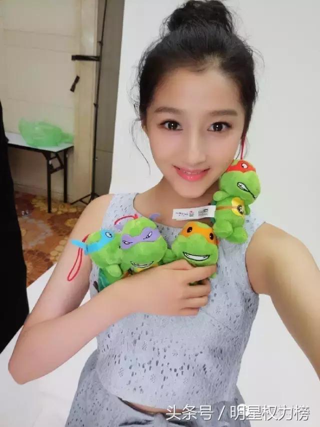 实拍偶遇陈伟霆赵丽颖张艺兴,赵丽颖陈伟霆卡通