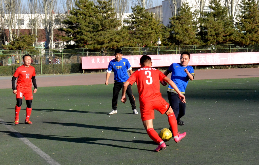 解放军走进校园,解放军进学校和小学生互动