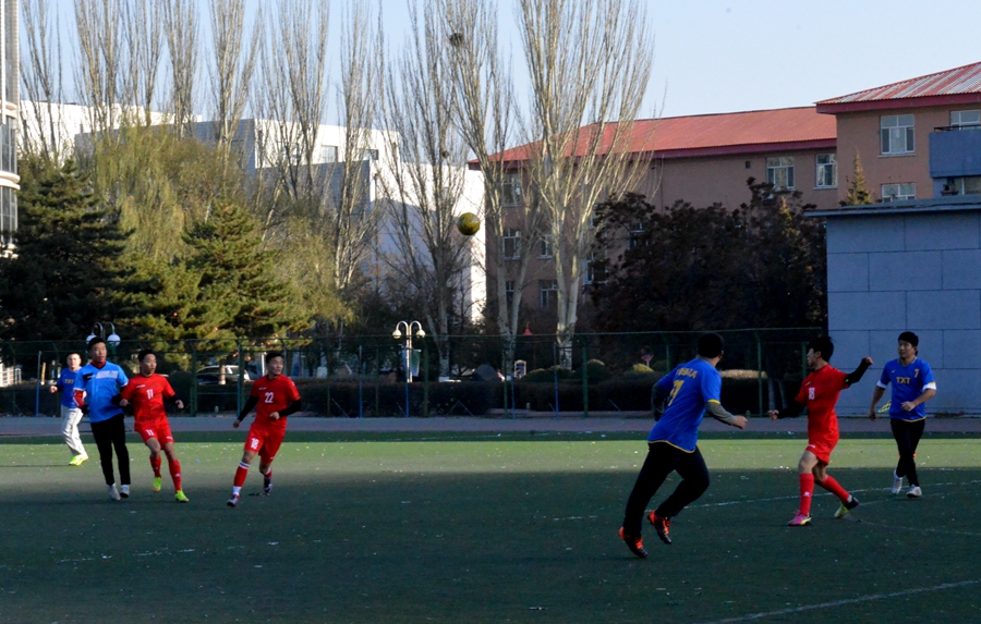 解放军走进校园,解放军进学校和小学生互动