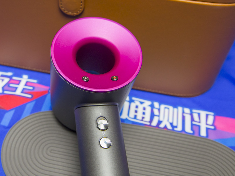 两千四五的戴森吹风机真的好吗,戴森的吹风机到底值不值得买