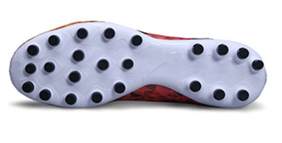 雨天踢球注意事项,雨天踢球球滑