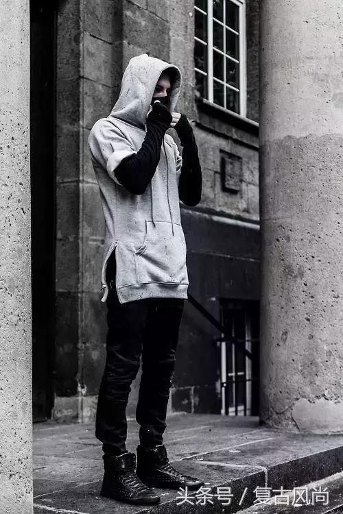 连帽卫衣今年很流行,长款连帽卫衣怎么穿才好看