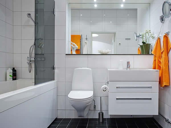 老师傅忠告：家里马桶绝对不能随便乱移位，要移动必须这样操作！