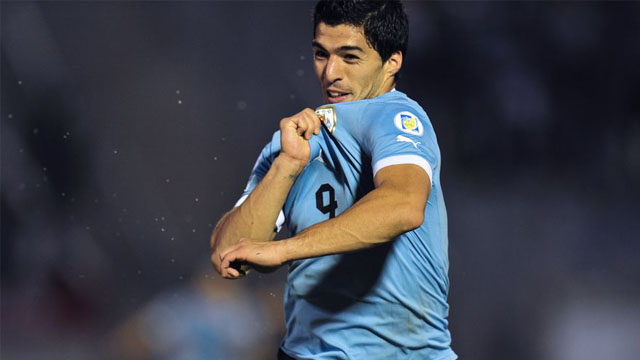 原创·青锋随手出鞘，问谁人、敢与我漫步云霄？足坛顶级9号苏神