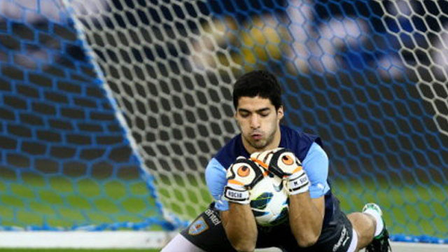 原创·青锋随手出鞘，问谁人、敢与我漫步云霄？足坛顶级9号苏神