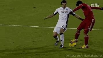 原创·青锋随手出鞘，问谁人、敢与我漫步云霄？足坛顶级9号苏神