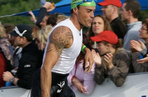 球场上他们是巨星，马拉松赛场他们也是跑男！