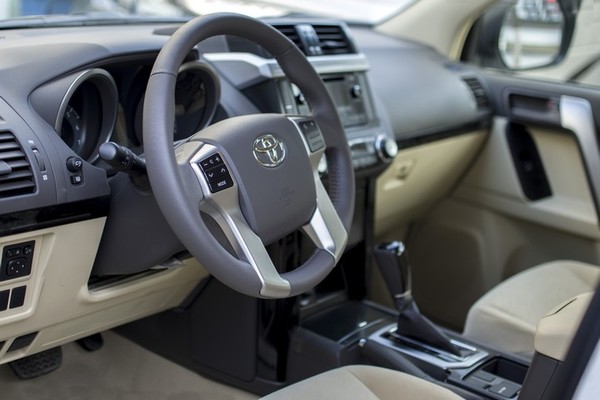 2018中东款丰田霸道2700落地多少钱,丰田霸道2700中东版七座多少钱