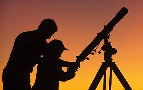 怎样给孩子挑选天文望远镜,儿童天文望远镜30070怎么观星