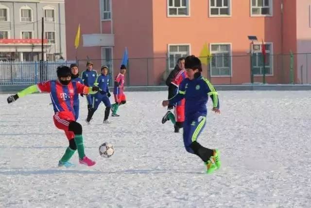 新手必学踢球方式,足球踢球小技巧