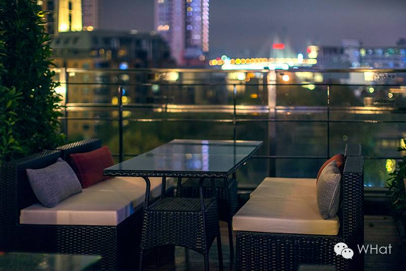 这家漫咖啡旗下的韩餐酒吧终于开到武汉，能俯瞰武汉天地凌晨夜景