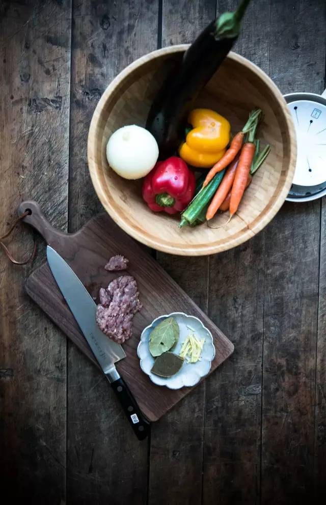 两个男人住一个双人间,两个男人共同住在一个屋子正常吗