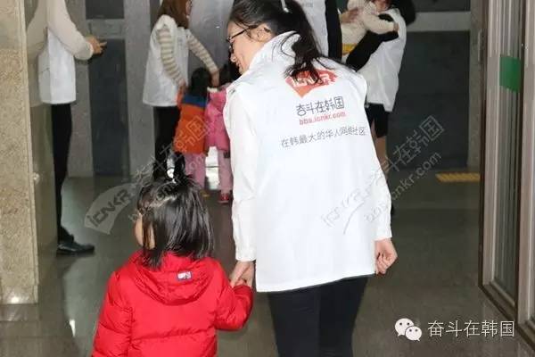 奋韩为孤儿院捐两千万韩币奶粉！用关爱温暖寒冬！