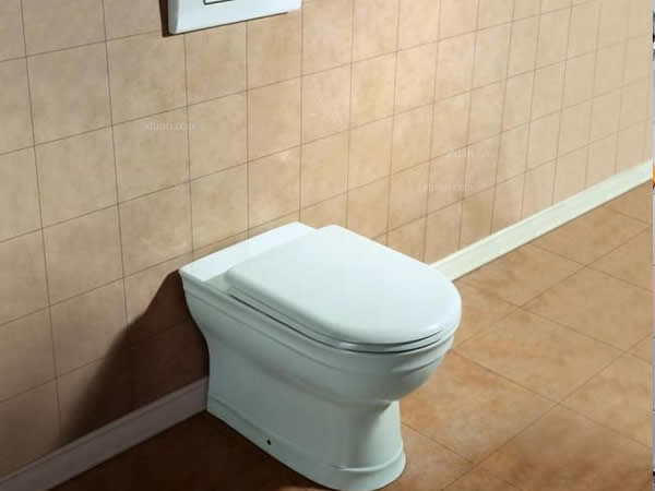 老师傅忠告：家里马桶绝对不能随便乱移位，要移动必须这样操作！