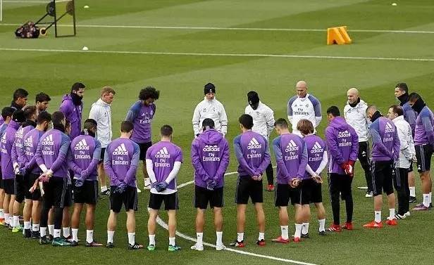 喜欢足球真是一辈子的事,喜欢足球因为足球很酷