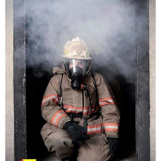 踢足球的小男孩精彩瞬间,足球小男孩泪目瞬间