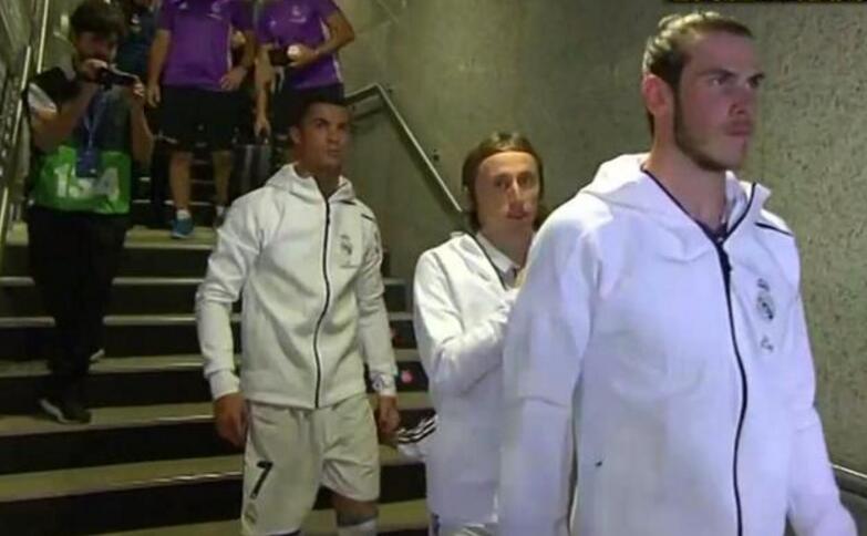 阿迪达斯zne卫衣出了几代,阿迪达斯卫衣男款zne