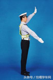 交警手势靠边停车信号有哪些规定,靠边停车和停止手势图解