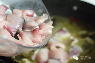 酸菜鱼火锅的家常做法不用猪油,酸菜鱼火锅最简单的做法