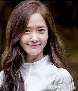 女生修饰大脸的发型,大脸女生适合的发型简约气质