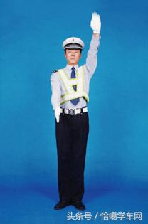 交警手势靠边停车信号有哪些规定,靠边停车和停止手势图解