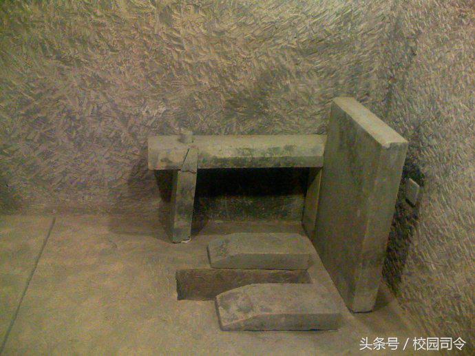 大学厕所里的秘闻：男女共用，随身携带，还能踢足球