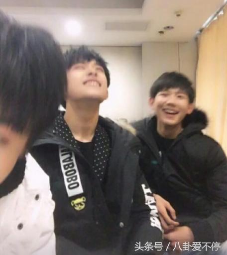 易烊千玺面对粉丝说娶我,易烊千玺微博之夜走路王俊凯王源