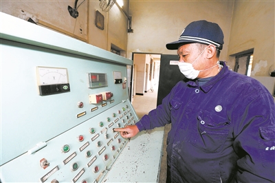 烤砂工：为列车装上“安全防滑链”