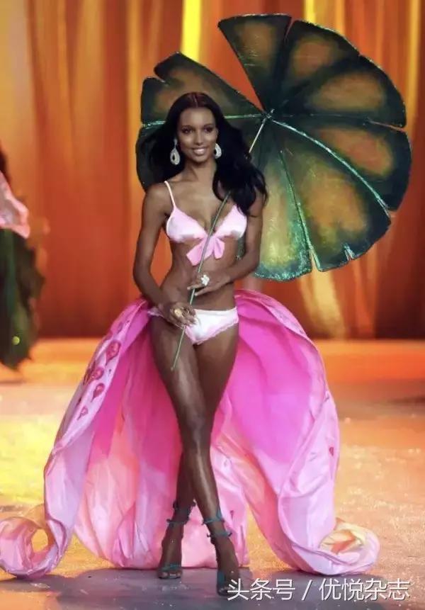 175cm的她凭什么佩戴2016维秘天价Bra？｜优媛荟