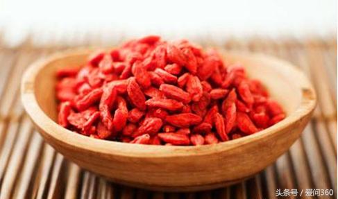 枸杞子有什么作用与功效和禁忌症,黑枸杞子的作用与功效每天吃几粒