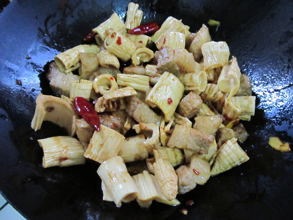 牛肉的家常做法,笋干烧肉的家常做法