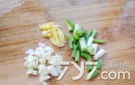 肝功能异常的人吃什么食物好,肝功能异常不能吃什么食物