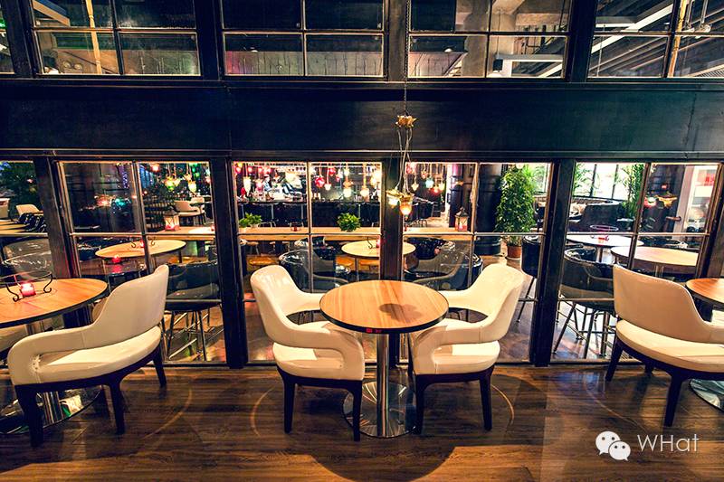 这家漫咖啡旗下的韩餐酒吧终于开到武汉，能俯瞰武汉天地凌晨夜景