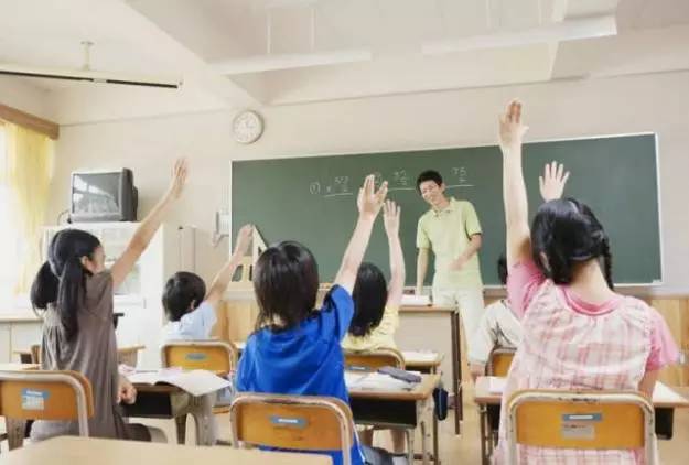 看了这张照片我才知道，老师对学生的爱，是如此细水无声！|特别关注