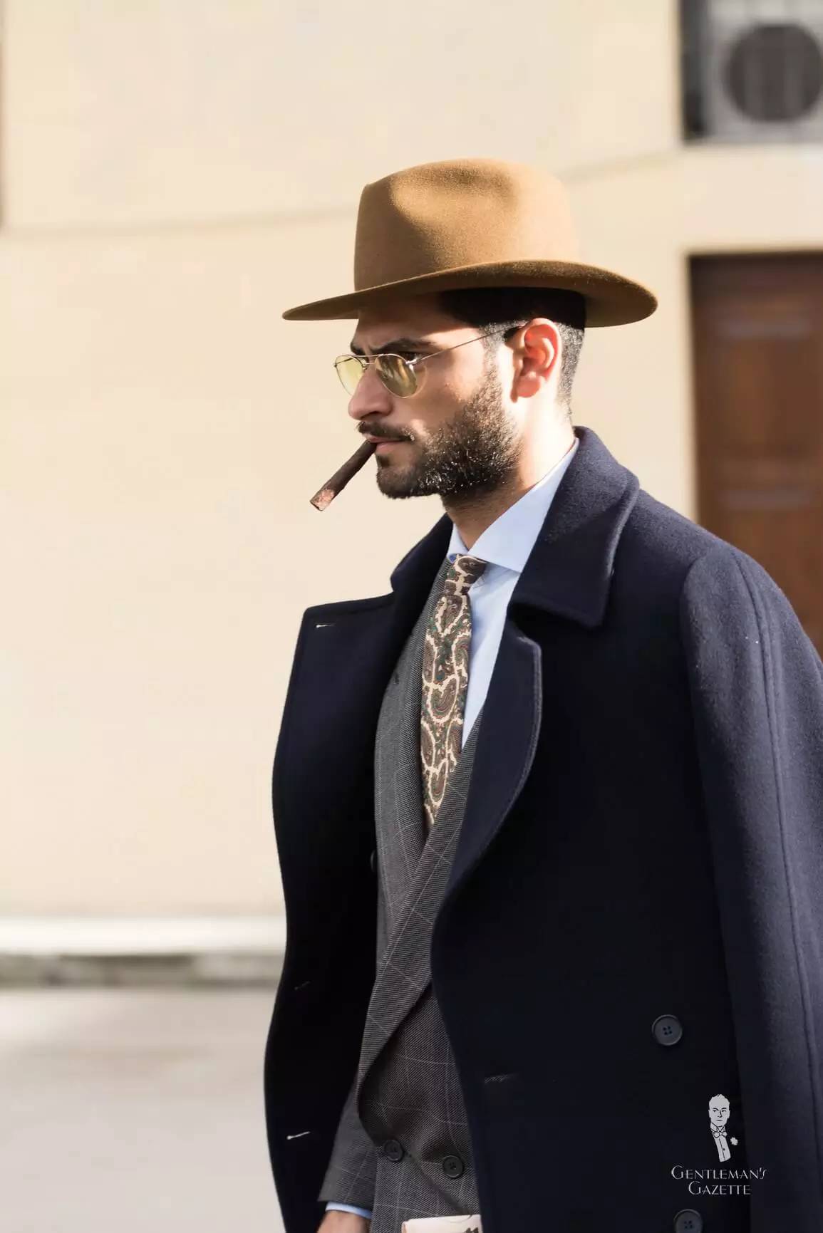 抽烟没格调、雪茄太做作，为什么不试下烟斗