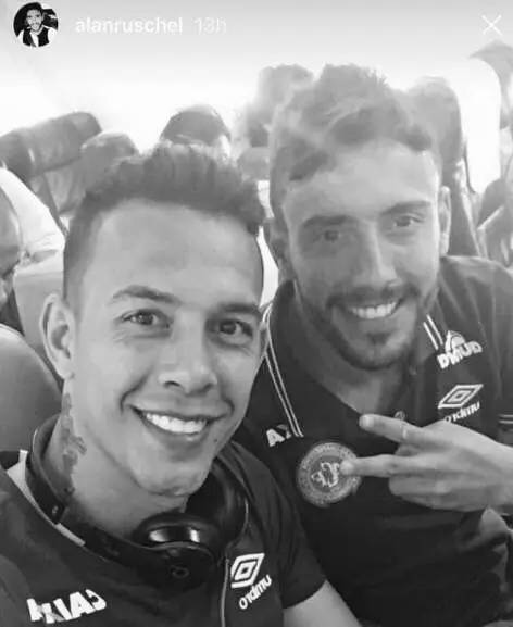 梅西祈祷完整版,梅西乘坐飞机在上空盘旋