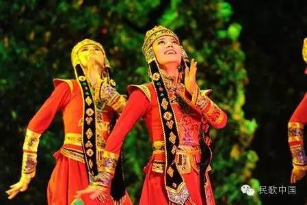 西部民歌推荐王洛宾,西部歌王王洛宾改编的歌曲有哪些