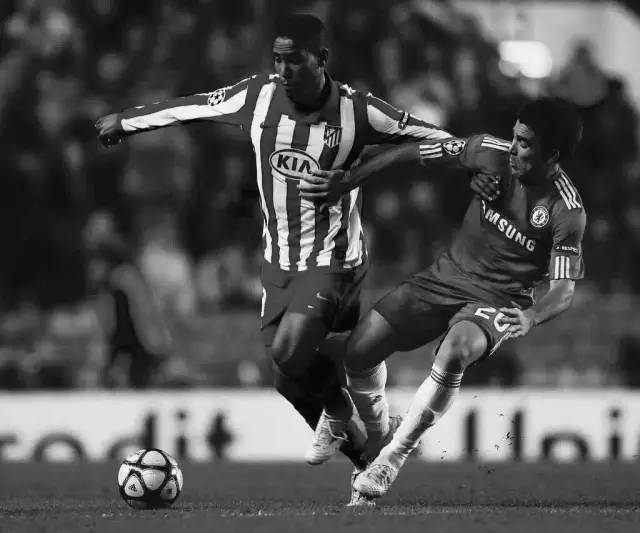 梅西祈祷完整版,梅西乘坐飞机在上空盘旋