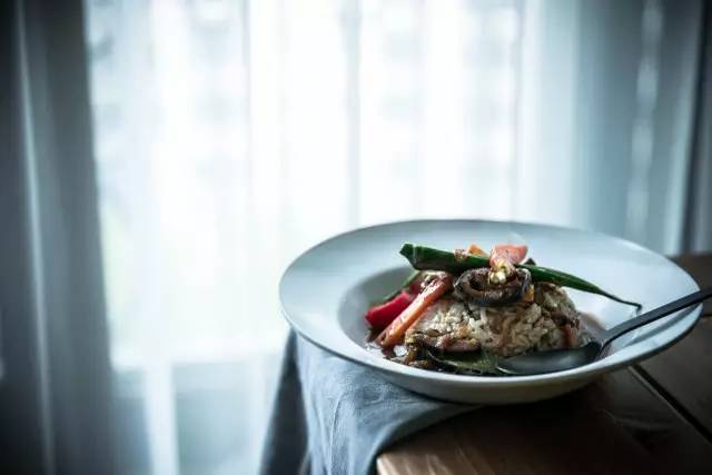 两个男人住一个双人间,两个男人共同住在一个屋子正常吗