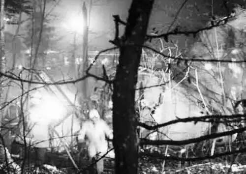 梅西祈祷完整版,梅西乘坐飞机在上空盘旋