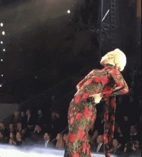 今年的维密秀,维密红高粱