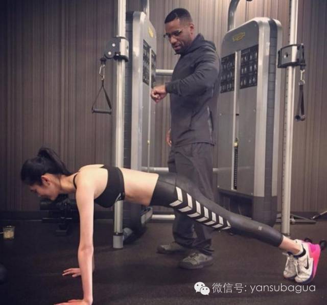 今年的维密秀,维密红高粱