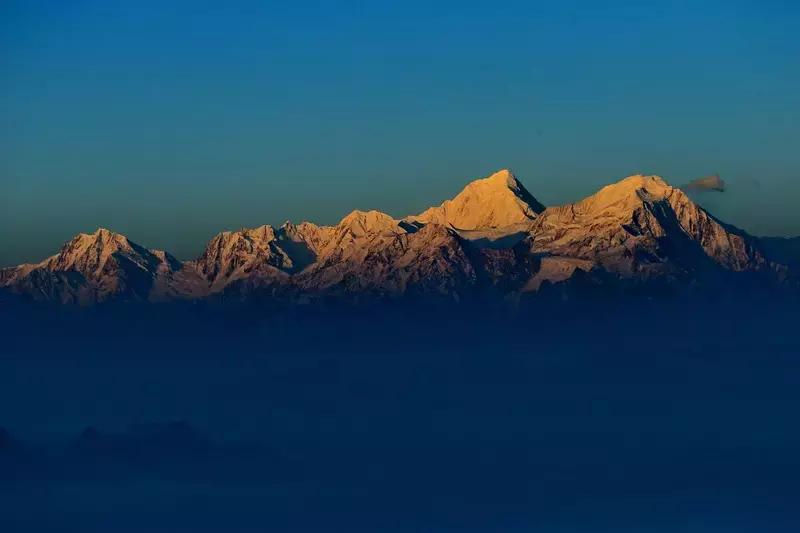 牛背山看的是什么雪山,牛背山上众多雪山示意图