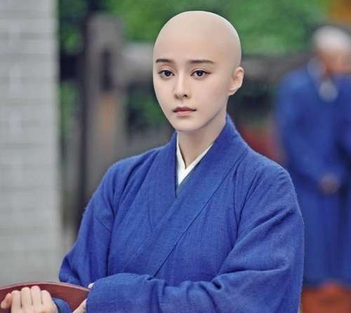 颖儿被众人嫌弃的原因,颖儿之前嘲笑别人的视频